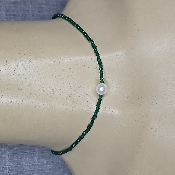 GREEN BEADED CHOKER WITH FAUX PEARL - Picture 1 of 5